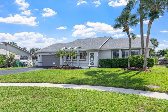 8708 SW 52nd St, Cooper City, FL 33328