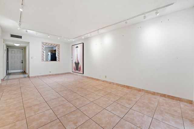 6865 Huntington Lane 106, Delray Beach, FL 33446