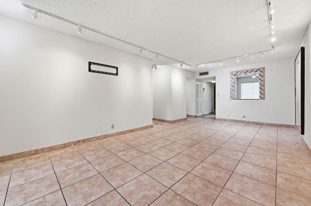 6865 Huntington Lane 106, Delray Beach, FL 33446