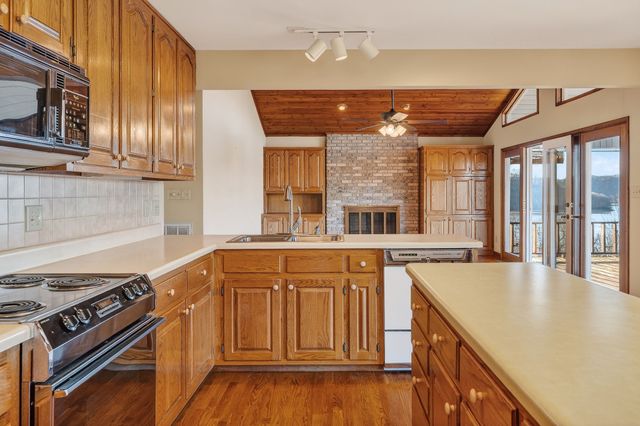 1634 Falling Water Rd, Sparta, TN 38583