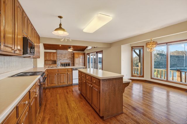 1634 Falling Water Rd, Sparta, TN 38583