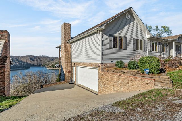 1634 Falling Water Rd, Sparta, TN 38583