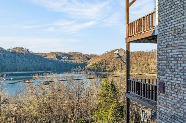 1634 Falling Water Rd, Sparta, TN 38583