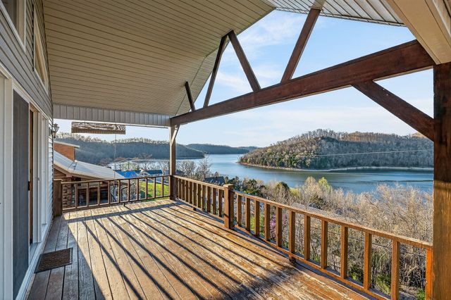 1634 Falling Water Rd, Sparta, TN 38583