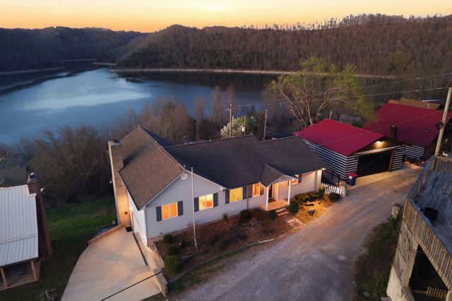 1634 Falling Water Rd, Sparta, TN 38583