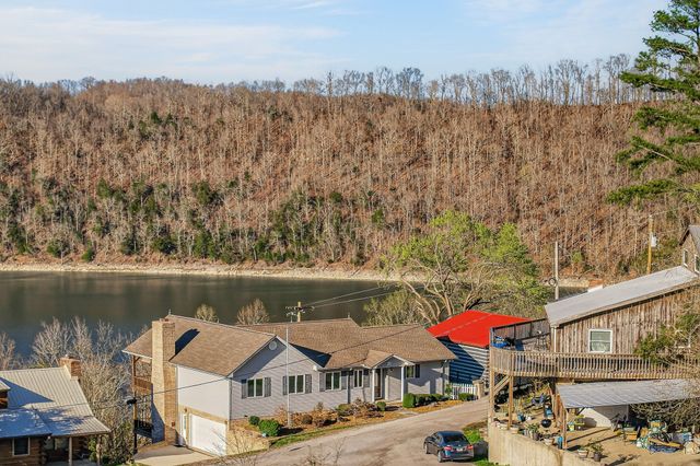 1634 Falling Water Rd, Sparta, TN 38583