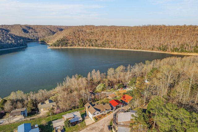 1634 Falling Water Rd, Sparta, TN 38583