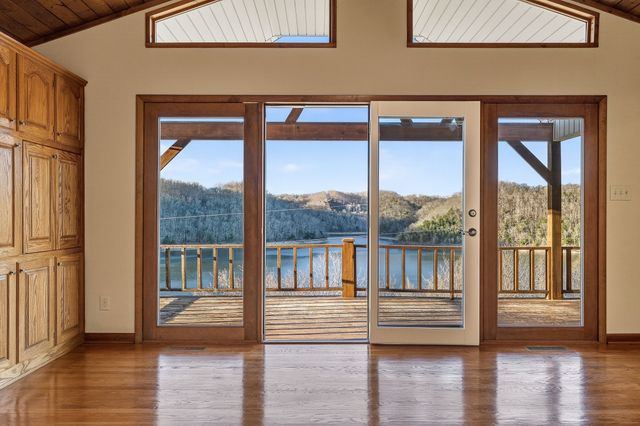 1634 Falling Water Rd, Sparta, TN 38583