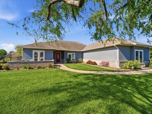 601 Stone Lake CIRCLE, Augusta, KS 67010