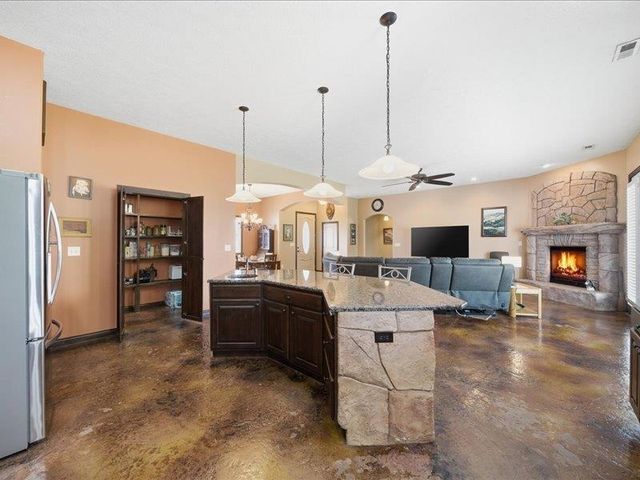 601 Stone Lake CIRCLE, Augusta, KS 67010