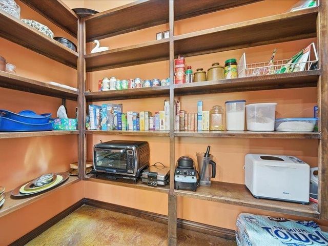 601 Stone Lake CIRCLE, Augusta, KS 67010