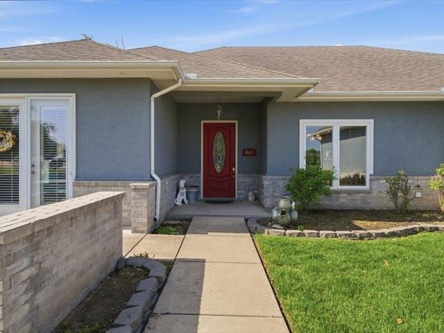601 Stone Lake CIRCLE, Augusta, KS 67010
