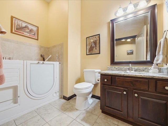601 Stone Lake CIRCLE, Augusta, KS 67010