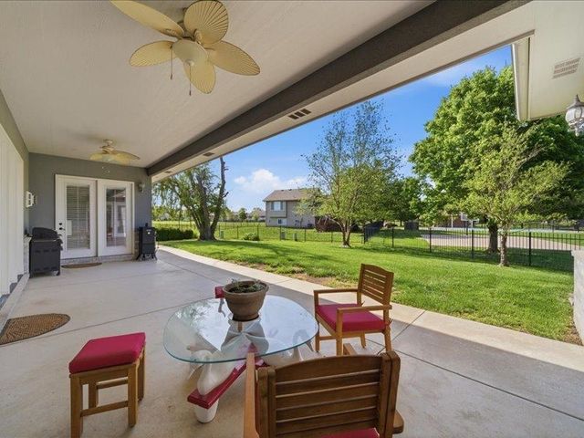 601 Stone Lake CIRCLE, Augusta, KS 67010