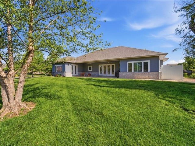 601 Stone Lake CIRCLE, Augusta, KS 67010