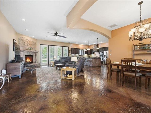 601 Stone Lake CIRCLE, Augusta, KS 67010