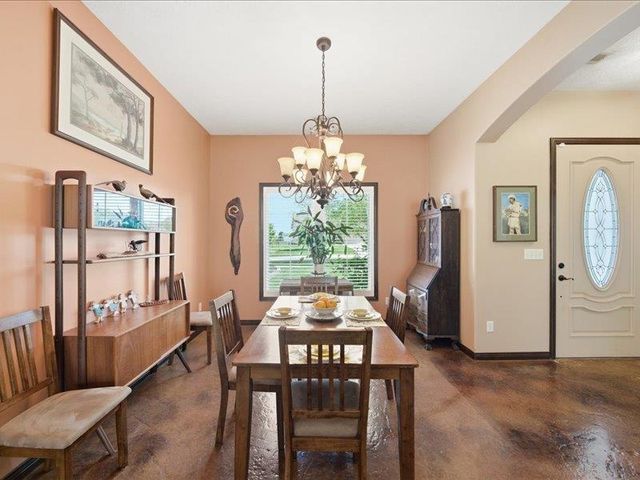 601 Stone Lake CIRCLE, Augusta, KS 67010