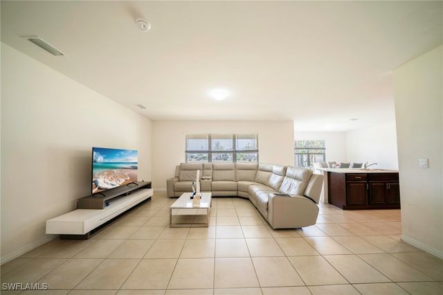 152 SE 27th TER, Cape Coral, FL 33904