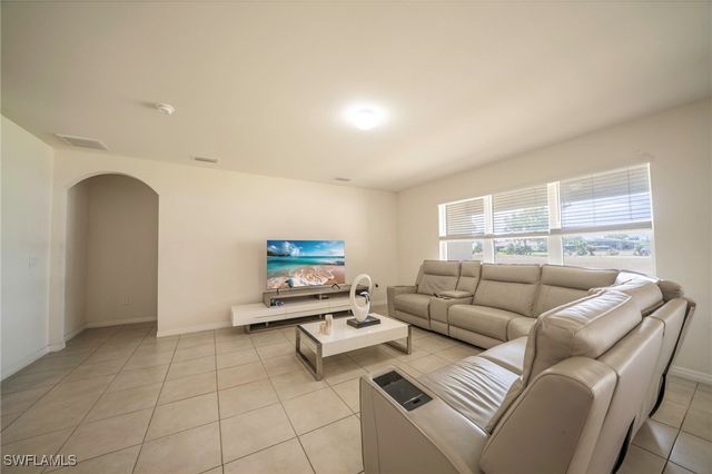 152 SE 27th TER, Cape Coral, FL 33904