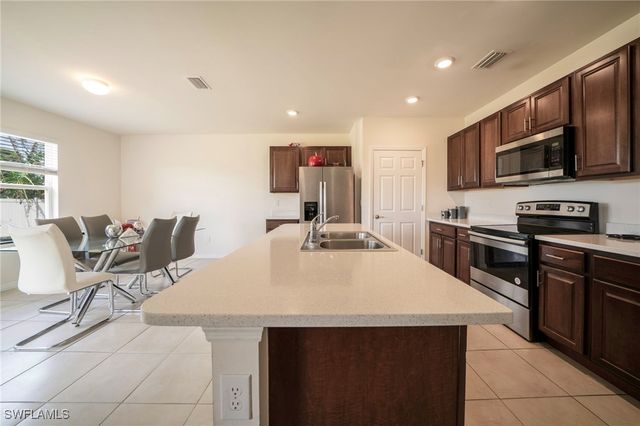 152 SE 27th TER, Cape Coral, FL 33904