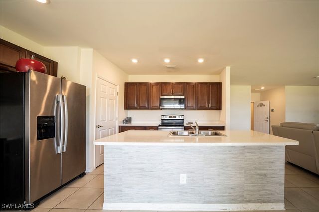 152 SE 27th TER, Cape Coral, FL 33904