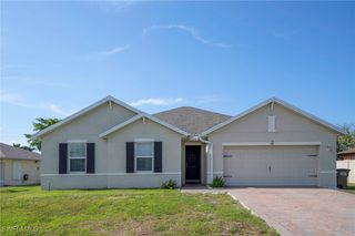 152 SE 27th TER, Cape Coral, FL 33904