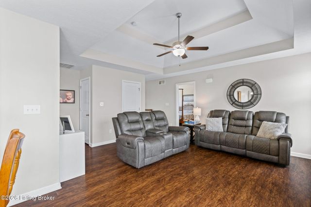 326 Golden Wing Rd, Mt Washington, KY 40047
