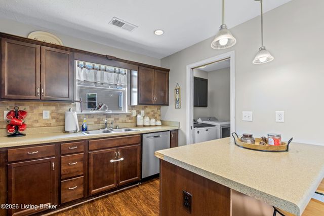 326 Golden Wing Rd, Mt Washington, KY 40047