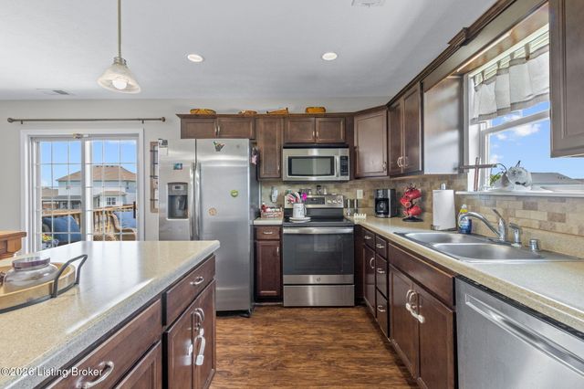 326 Golden Wing Rd, Mt Washington, KY 40047