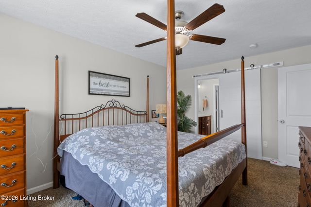 326 Golden Wing Rd, Mt Washington, KY 40047