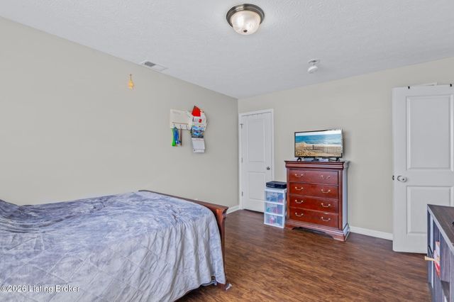 326 Golden Wing Rd, Mt Washington, KY 40047