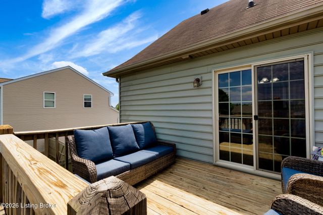 326 Golden Wing Rd, Mt Washington, KY 40047