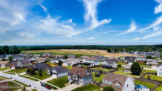 326 Golden Wing Rd, Mt Washington, KY 40047