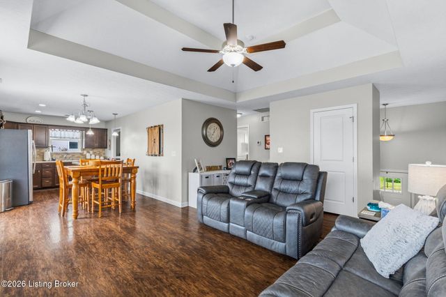 326 Golden Wing Rd, Mt Washington, KY 40047