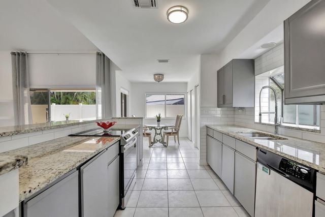 9341 Chelsea Drive S, Plantation, FL 33324