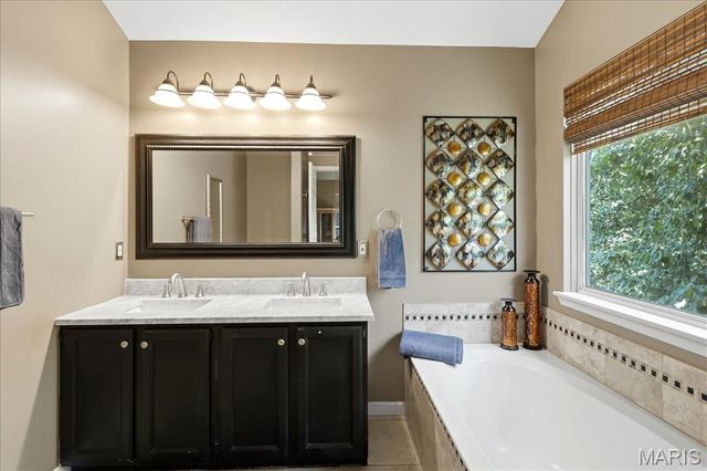 175 Beacon Point Lane, Wildwood, MO 63040