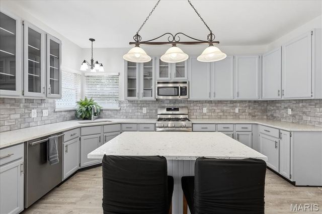 175 Beacon Point Lane, Wildwood, MO 63040