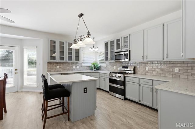 175 Beacon Point Lane, Wildwood, MO 63040