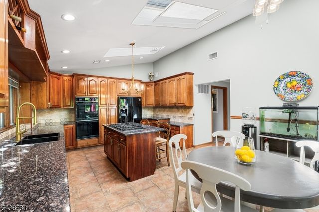 60 Park Rd, Parsippany-troy Hills Twp., NJ 07054