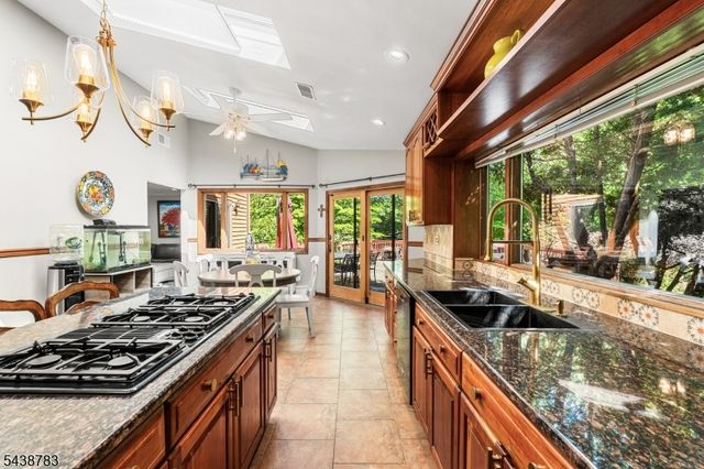 60 Park Rd, Parsippany-troy Hills Twp., NJ 07054