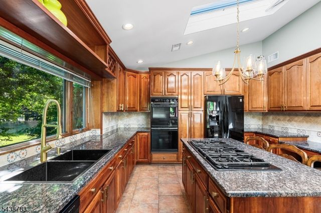 60 Park Rd, Parsippany-troy Hills Twp., NJ 07054
