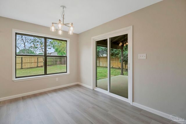 868 Valley Ridge Cir, Pensacola, FL 32514