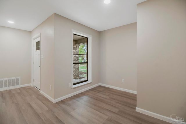 868 Valley Ridge Cir, Pensacola, FL 32514