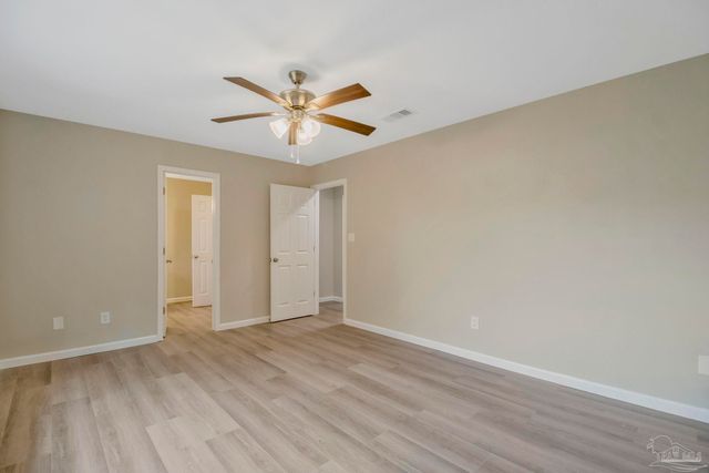 868 Valley Ridge Cir, Pensacola, FL 32514