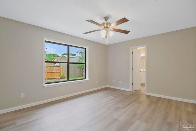 868 Valley Ridge Cir, Pensacola, FL 32514