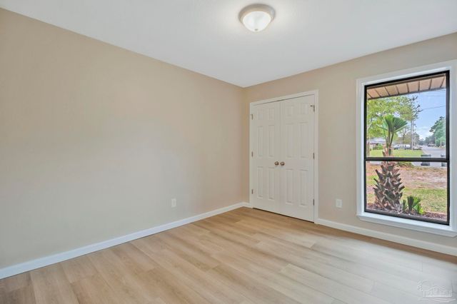 868 Valley Ridge Cir, Pensacola, FL 32514