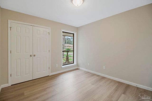 868 Valley Ridge Cir, Pensacola, FL 32514