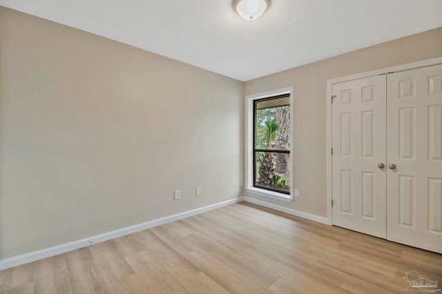 868 Valley Ridge Cir, Pensacola, FL 32514