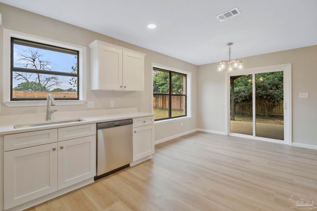 868 Valley Ridge Cir, Pensacola, FL 32514