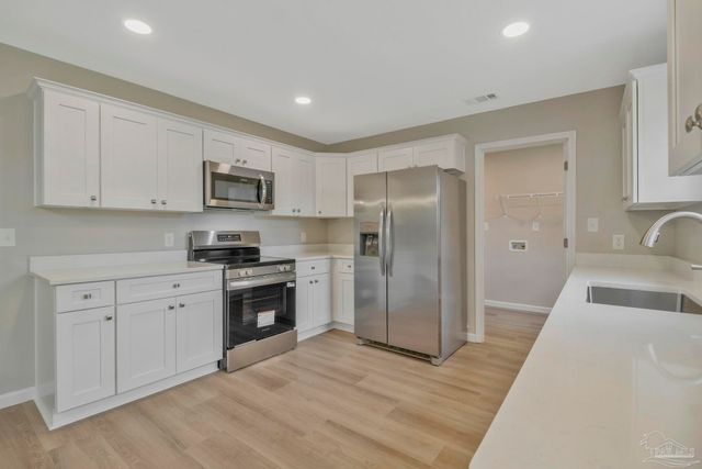 868 Valley Ridge Cir, Pensacola, FL 32514